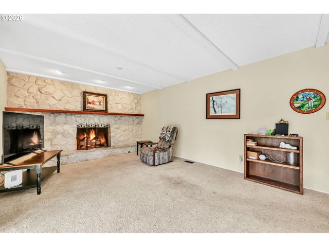 1922 SPRINGHILL Dr, Albany, OR 97321