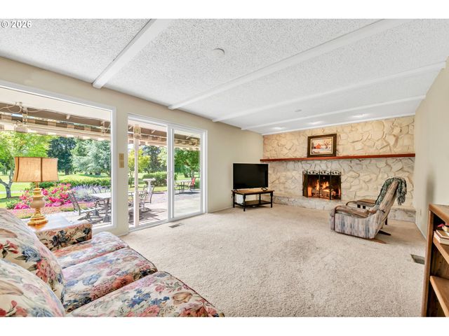 1922 SPRINGHILL Dr, Albany, OR 97321