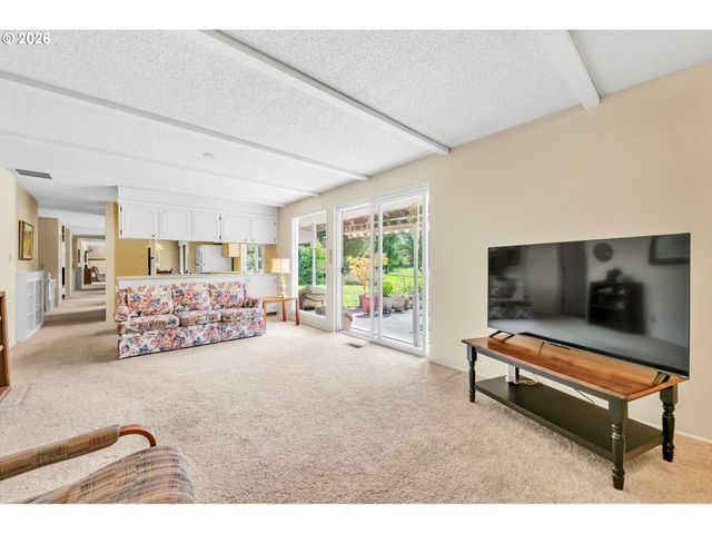 1922 SPRINGHILL Dr, Albany, OR 97321