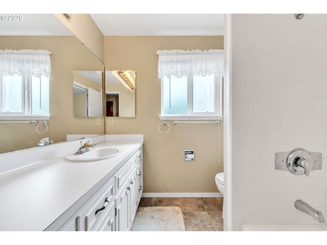 1922 SPRINGHILL Dr, Albany, OR 97321