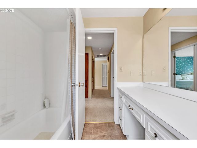 1922 SPRINGHILL Dr, Albany, OR 97321