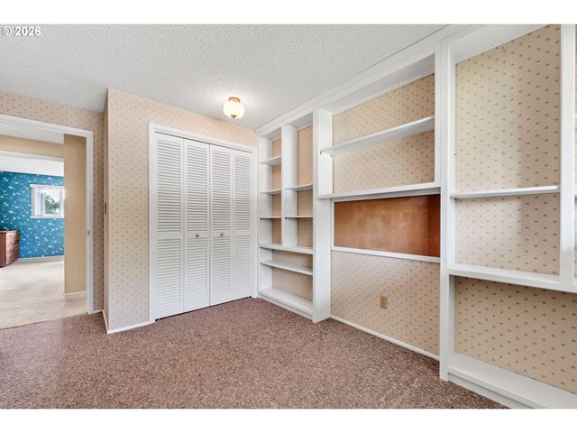 1922 SPRINGHILL Dr, Albany, OR 97321