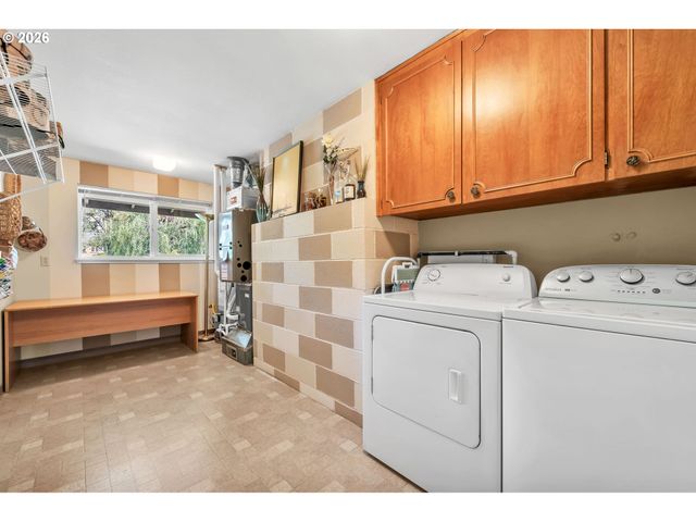 1922 SPRINGHILL Dr, Albany, OR 97321