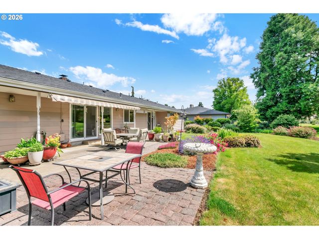 1922 SPRINGHILL Dr, Albany, OR 97321