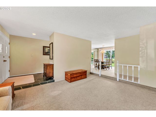 1922 SPRINGHILL Dr, Albany, OR 97321