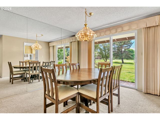 1922 SPRINGHILL Dr, Albany, OR 97321