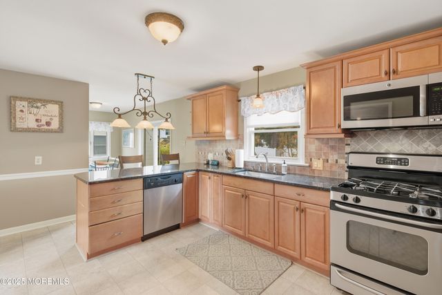 17 Samantha Lane, Hamilton, NJ 08619