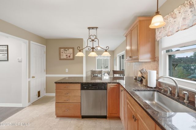 17 Samantha Lane, Hamilton, NJ 08619