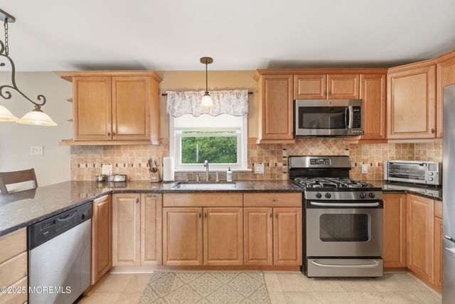 17 Samantha Lane, Hamilton, NJ 08619