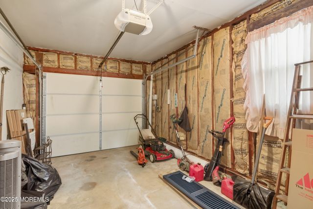 17 Samantha Lane, Hamilton, NJ 08619