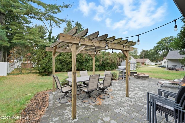 17 Samantha Lane, Hamilton, NJ 08619