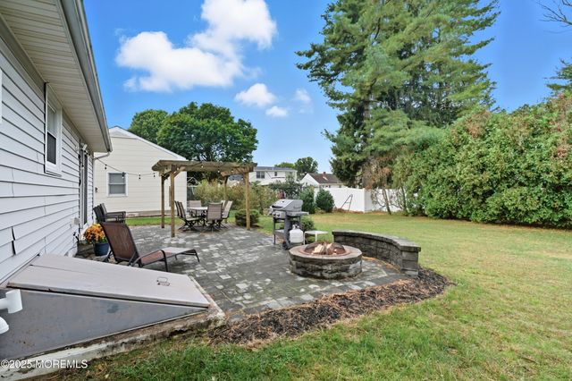17 Samantha Lane, Hamilton, NJ 08619