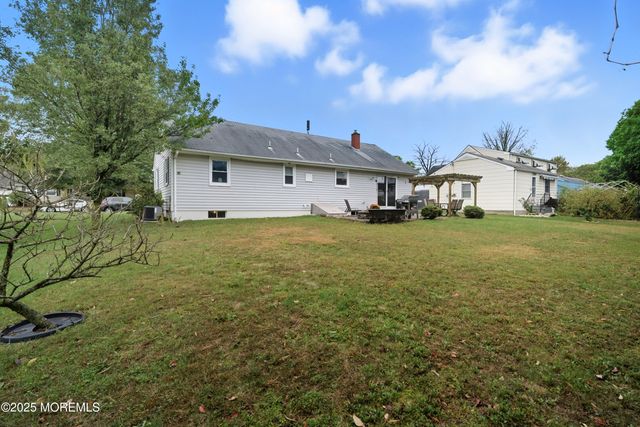 17 Samantha Lane, Hamilton, NJ 08619