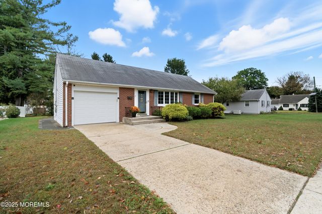 17 Samantha Lane, Hamilton, NJ 08619