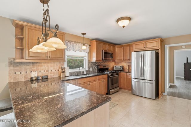 17 Samantha Lane, Hamilton, NJ 08619