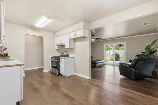 900 Snead Dr, Modesto, CA 95351
