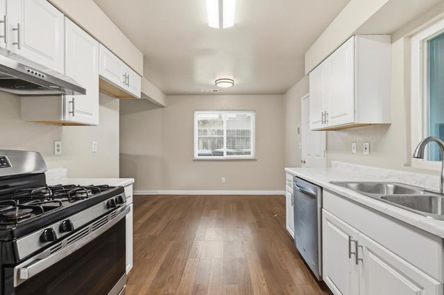 900 Snead Dr, Modesto, CA 95351