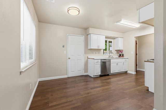 900 Snead Dr, Modesto, CA 95351