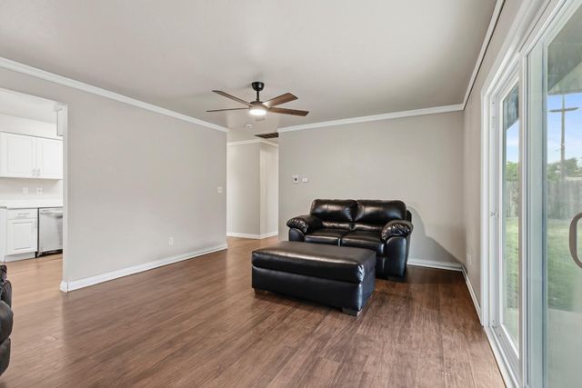900 Snead Dr, Modesto, CA 95351
