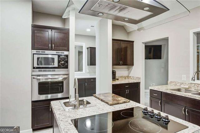 232 Waters Lake Drive, Woodstock, GA 30188