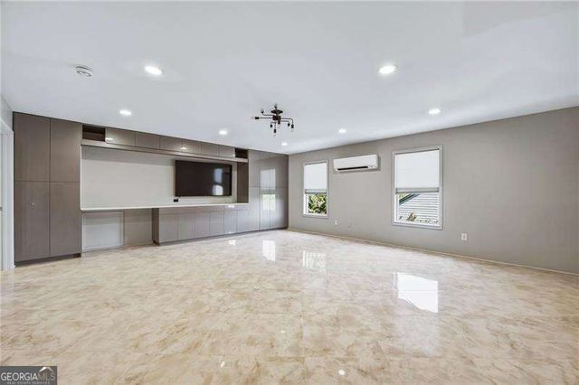 232 Waters Lake Drive, Woodstock, GA 30188