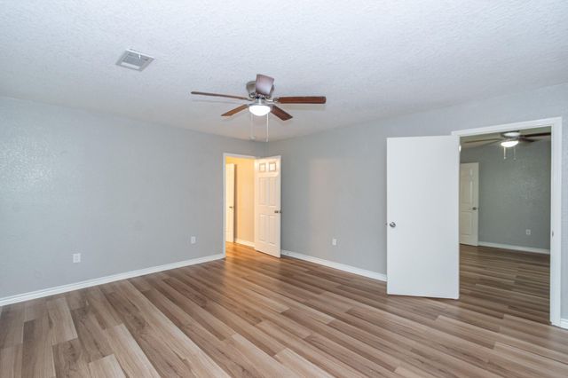 521 Murrell Street, Clute, TX 77531