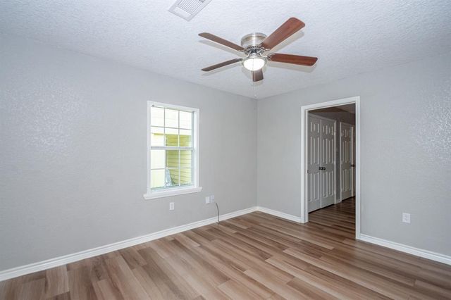 521 Murrell Street, Clute, TX 77531