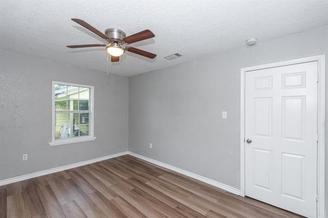 521 Murrell Street, Clute, TX 77531