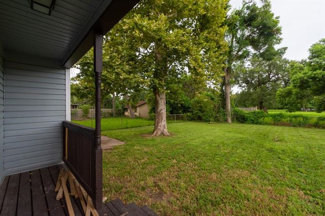 521 Murrell Street, Clute, TX 77531