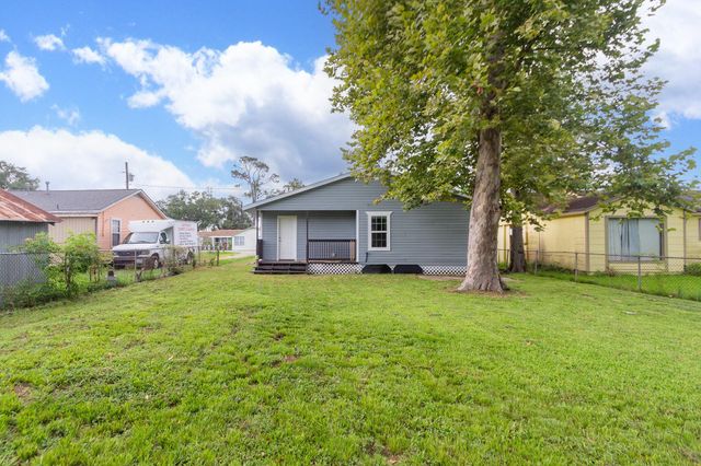 521 Murrell Street, Clute, TX 77531