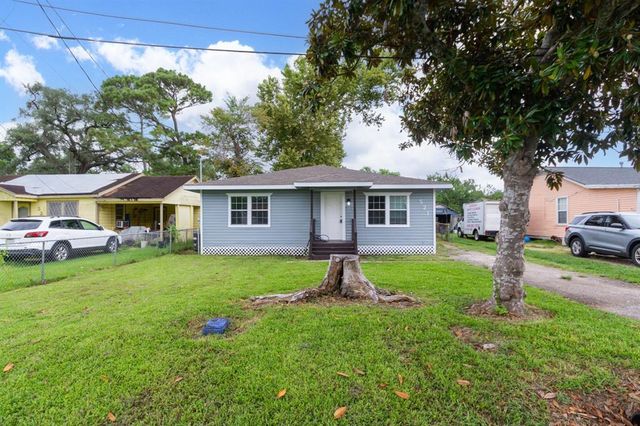 521 Murrell Street, Clute, TX 77531