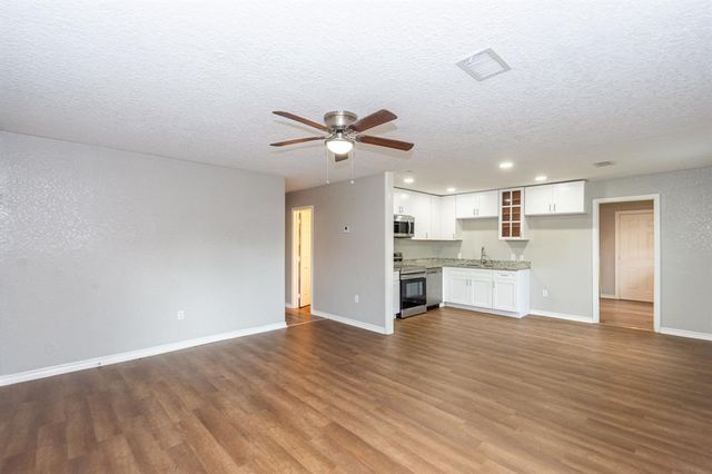 521 Murrell Street, Clute, TX 77531