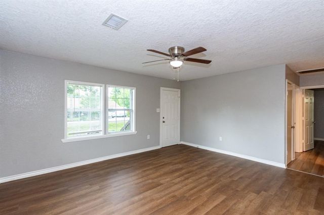 521 Murrell Street, Clute, TX 77531
