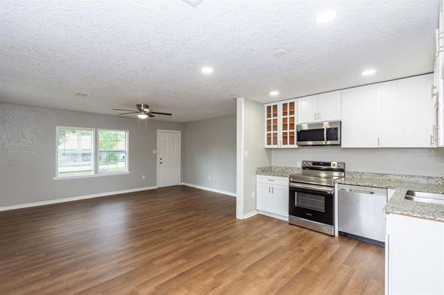 521 Murrell Street, Clute, TX 77531