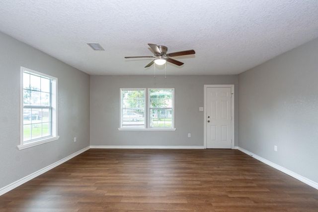 521 Murrell Street, Clute, TX 77531