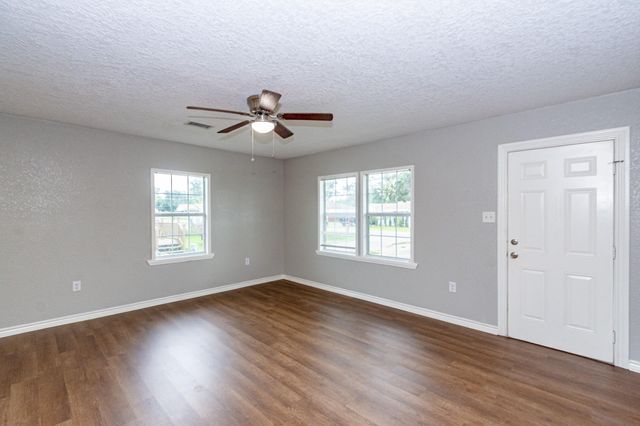 521 Murrell Street, Clute, TX 77531
