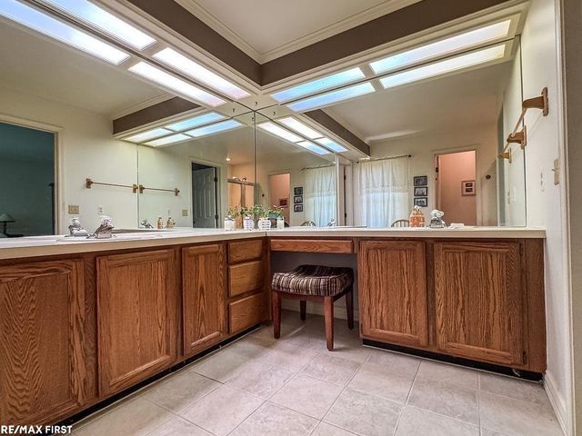 199 Saxon Court, Rochester Hills, MI 48307