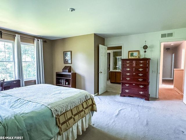 199 Saxon Court, Rochester Hills, MI 48307