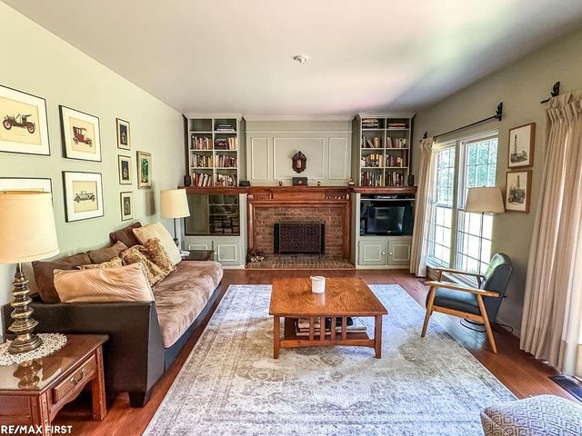 199 Saxon Court, Rochester Hills, MI 48307