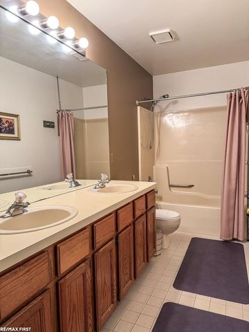 199 Saxon Court, Rochester Hills, MI 48307