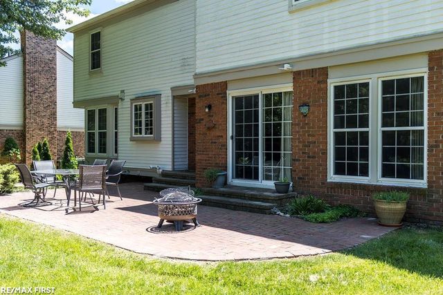 199 Saxon Court, Rochester Hills, MI 48307