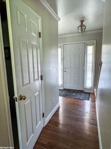 199 Saxon Court, Rochester Hills, MI 48307