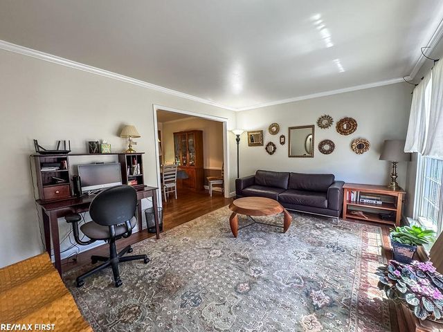 199 Saxon Court, Rochester Hills, MI 48307
