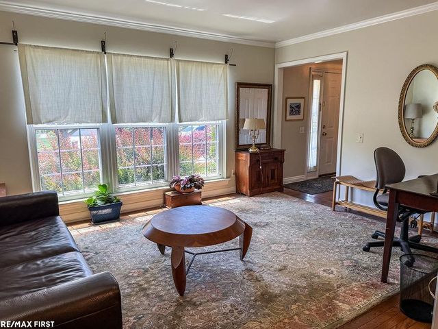 199 Saxon Court, Rochester Hills, MI 48307