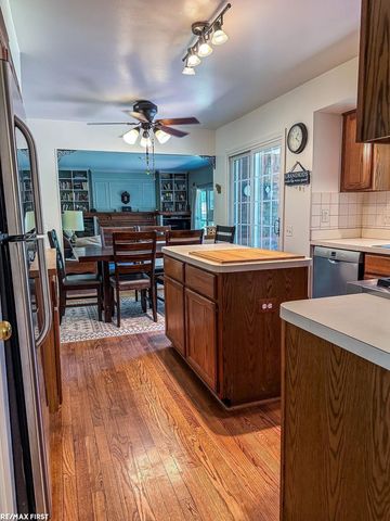 199 Saxon Court, Rochester Hills, MI 48307