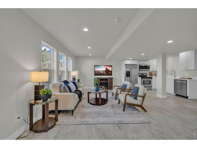 858 Dutton Ct, Castle Rock, CO 80104