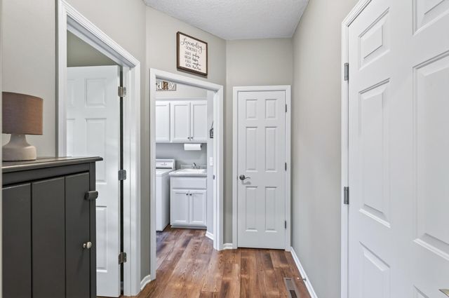 8939 Heatherton Ridge Drive, Savage, MN 55378