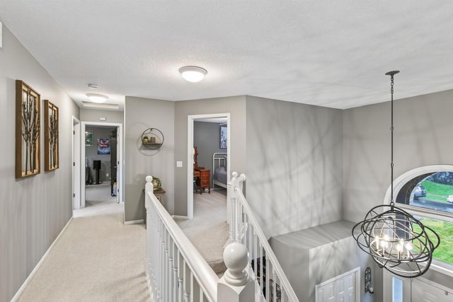8939 Heatherton Ridge Drive, Savage, MN 55378