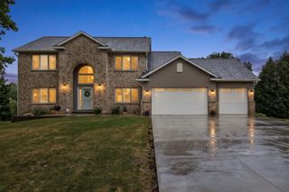 8939 Heatherton Ridge Drive, Savage, MN 55378