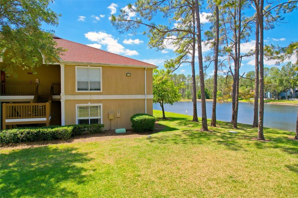 Image 2 of property listing at 9481 HIGHLAND OAK DRIVE 1112, Tampa, FL 33647